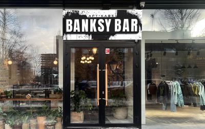 Объемная вывеска для арт-кафе BANKSY BAR